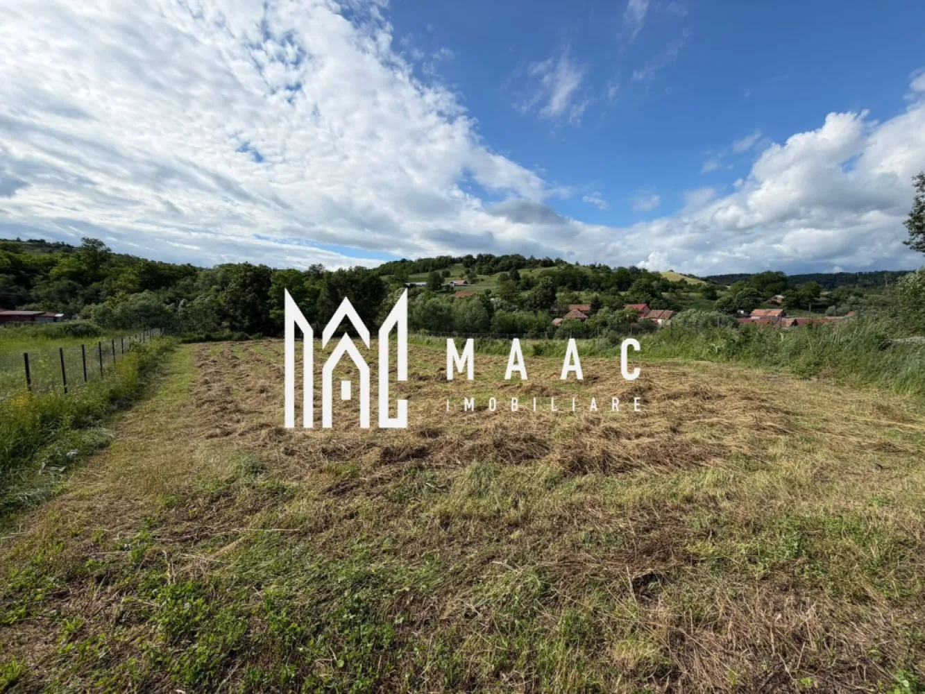 Teren intravilan 1750 mp | Hamba, Sibiu | utilități pe teren - Teren intravilan de 1.750 mp în Hamba, Sibiu, potrivit pentru construcția unei locuințe individuale sau pentru un proiect pe termen mediu și lung. Utilitățile sunt pe teren, iar amplasarea oferă accesibilitate către oraș.

Detalii proprietate:
• Suprafață teren: 1.750 mp
• Clasificare: intravilan
• Destinație: construcții
• Deschidere: 24 ml
• Adâncime: 30 ml
• Formă optimă pentru edificarea unei construcții moderne

Context amplasare:
• Zonă liniștită, ideală pentru locuire
• Zonă în plină dezvoltare, cu perspective reale de creștere a valorii
• Beneficiază de ieșire directă la râu, un avantaj important pentru confort și ambient
• Poziționare în localitatea Hamba, cu acces facil către Sibiu

Pentru informații suplimentare și stabilirea unei vizionări, contactați echipa MAAC Imobiliare și menționați codul CP3171200.