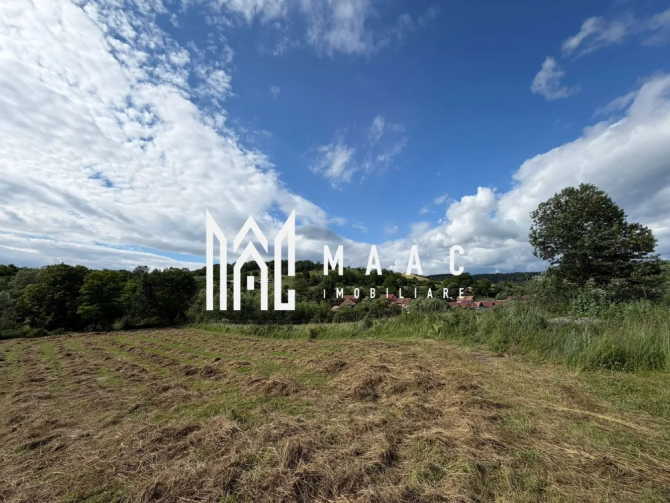 Teren intravilan 1750 mp | Hamba, Sibiu | utilități pe teren - Teren intravilan de 1.750 mp în Hamba, Sibiu, potrivit pentru construcția unei locuințe individuale sau pentru un proiect pe termen mediu și lung. Utilitățile sunt pe teren, iar amplasarea oferă accesibilitate către oraș.

Detalii proprietate:
• Suprafață teren: 1.750 mp
• Clasificare: intravilan
• Destinație: construcții
• Deschidere: 24 ml
• Adâncime: 30 ml
• Formă optimă pentru edificarea unei construcții moderne

Context amplasare:
• Zonă liniștită, ideală pentru locuire
• Zonă în plină dezvoltare, cu perspective reale de creștere a valorii
• Beneficiază de ieșire directă la râu, un avantaj important pentru confort și ambient
• Poziționare în localitatea Hamba, cu acces facil către Sibiu

Pentru informații suplimentare și stabilirea unei vizionări, contactați echipa MAAC Imobiliare și menționați codul CP3171200.