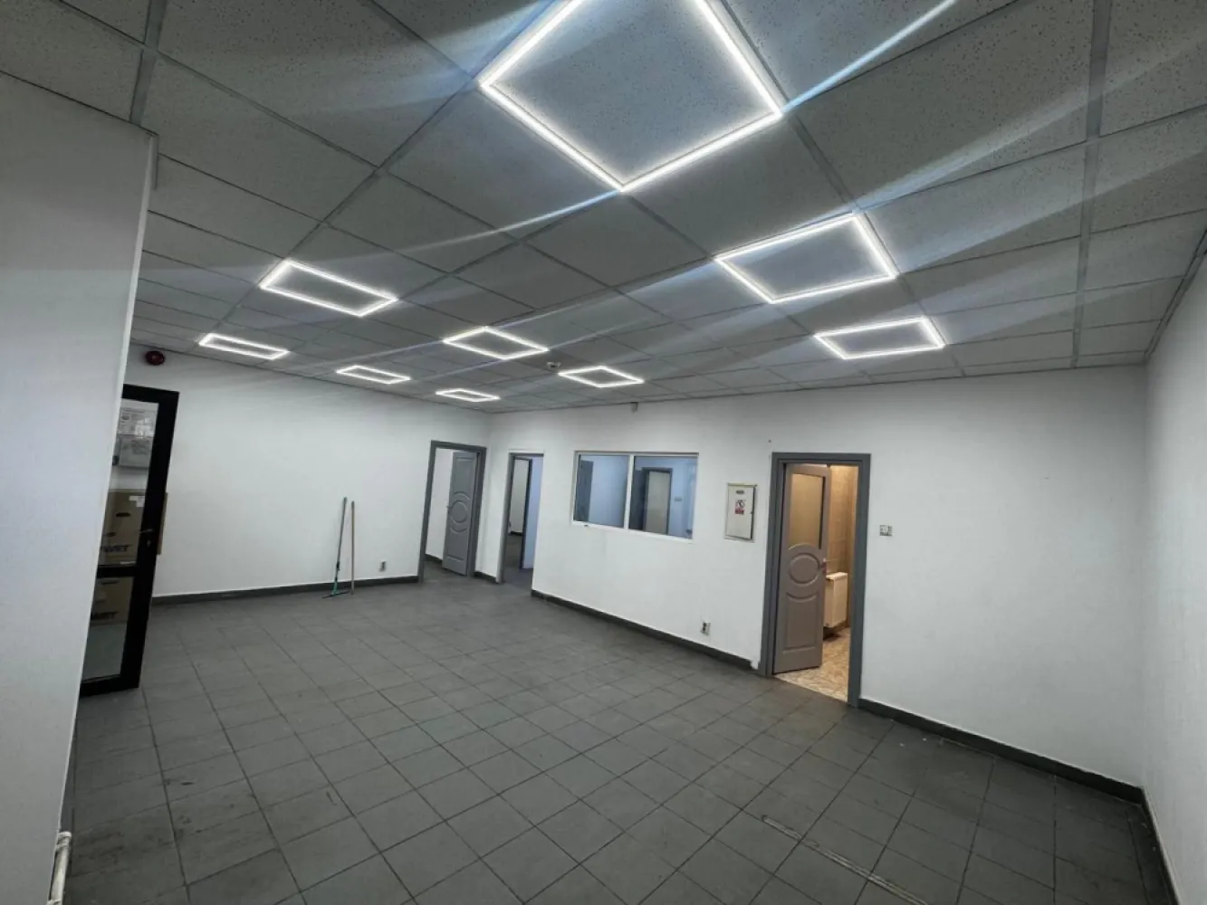 Theodor Pallady hala depozitare /productie 550 mp de inchiriat - K Imobiliare propune spre inchiriere in zona Theodor Pallady spatiu tip hala productie/depozitare suprafata 550 mp , inaltime 8 m , 3 grupuri sanitare , birouri , acces tir , gaz , apa , canalizare , curent trifazic .