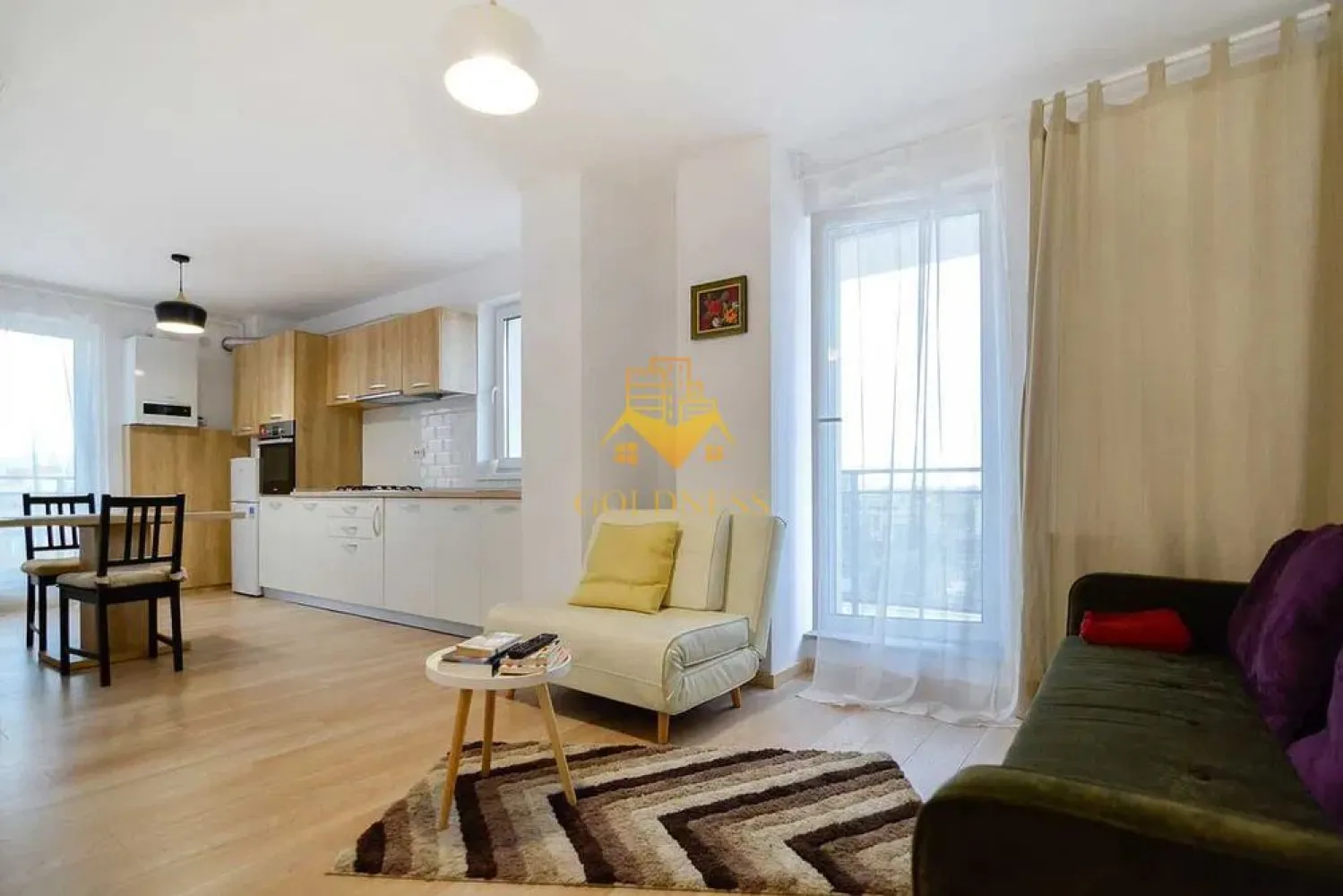 2 camere, Marasti, Zona Dorobantilor, FSEGA, Gheorgheni, Iulius Mall - GOLDNESS Imobiliare vă propune spre închiriere un apartament cu 2 camere complet mobilat și utilat, la etajul 3 într-un imobil de 4 etaje, în Cartierul Marasti.
Se află în apropierea stațiilor de transport în comun, magazine, restaurante, spații verzi, farmacii, etc. 

Apartamentul este compartimentat astfel:
 - dormitor cu pat matrimonial, dressing, noptiere
 - living cu bucatarie open space complet utilată și mobilată, canapea extensibilă, loc de servit masa 
 - baie cu cada, calorifer port prosop și dulap pentru depozitare.
 - 2 terase de aprox. 10 mp.

Imobilul este dotat cu toate cele necesare- centrală proprie, frigider, aragaz, hotă, mașină de spălat haine, etc. 

Dacă sunteți interesați de acest apartament și doriți să îl vizionați, dar și pentru alte oferte nu ezitați să ne contactați telefonic sau prin e-mail. Vă stăm la dispoziție!
Pentru intermediere se percepe un comision de 50% din prețul chiriei!