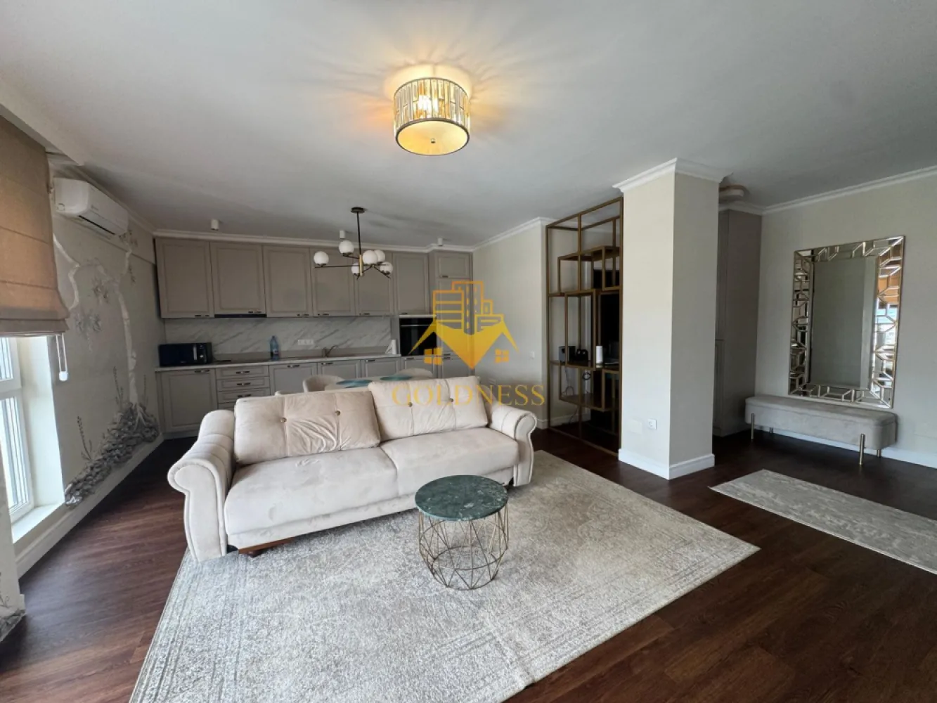2 camere, lux, bloc nou, parcare, AC, Andrei Muresanu zona Mega Image - GOLDNESS Imobiliare vă propune spre închiriere un apartament cu 2 camere complet mobilat și utilat, la etajul 7 într-un imobil de 7 etaje, în cartierul Andrei Muresanu. Apartamentul este compartimentat astfel:
 - dormitor cu pat matrimonial, dressing, noptiere
 - living cu bucatarie open-space complet utilată, canapea extensibla, loc de servit masa 
 - baie cu cabina de dus, calorifer port prosop inox și dulap pentru depozitare.

Imobilul este dotat cu toate cele necesare- centrală proprie, mașină de spălat haine, frigider, plită electrică, hotă, TV, etc. 
Se află în apropierea stațiilor de transport în comun, magazine, restaurante, spații verzi, farmacii, etc. 
Dispune de loc de parcare subterana!

Dacă sunteți interesați de acest apartament și doriți să îl vizionați, dar și pentru alte oferte sau detalii nu ezitați să ne contactați telefonic sau prin e-mail - goldnessimobiliare@gmail.com. Vă stăm la dispoziție!