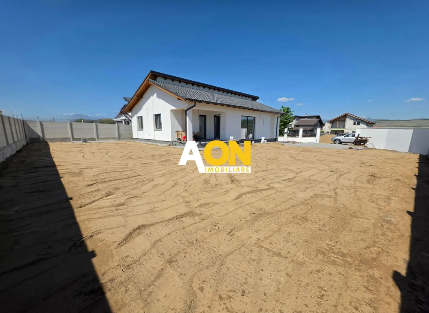 Casa 4 Camere, 2 Bai, 610mp Teren Zona Alba Micesti - AON Imobiliare vă propune spre vânzare o casă individuală, pe un singur nivel, situată în zona Alba Micesti, pe un teren generos de 610 mp, cu deschidere la două străzi și toate utilitățile racordate.

Imobilul se predă la cheie, beneficiind de finisaje de calitate, gard împrejmuitor și curte amenajată – pregătit pentru mutare imediată.

Compartimentarea este eficientă și modernă:

3 dormitoare
2 băi (dintre care una matrimonială)
living spațios
bucătărie separată
cameră tehnică
terasă

Proprietatea oferă confort, intimitate și acces facil, fiind ideală pentru o familie care își dorește liniște, dar și conexiune rapidă cu orașul.

Merită văzută!
Cod proprietate: CP3065465