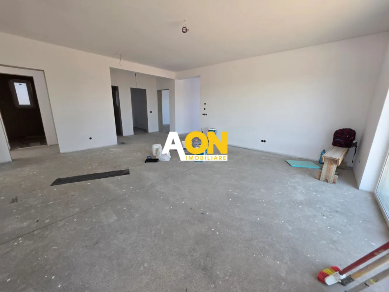 Casa 4 Camere, 2 Bai, 610mp Teren Zona Alba Micesti - AON Imobiliare vă propune spre vânzare o casă individuală, pe un singur nivel, situată în zona Alba Micesti, pe un teren generos de 610 mp, cu deschidere la două străzi și toate utilitățile racordate.

Imobilul se predă la cheie, beneficiind de finisaje de calitate, gard împrejmuitor și curte amenajată – pregătit pentru mutare imediată.

Compartimentarea este eficientă și modernă:

3 dormitoare
2 băi (dintre care una matrimonială)
living spațios
bucătărie separată
cameră tehnică
terasă

Proprietatea oferă confort, intimitate și acces facil, fiind ideală pentru o familie care își dorește liniște, dar și conexiune rapidă cu orașul.

Merită văzută!
Cod proprietate: CP3065465