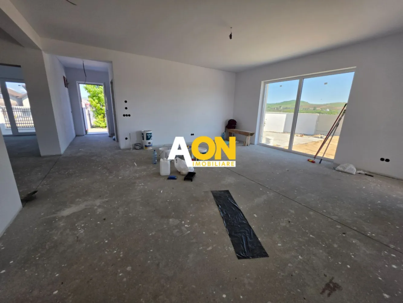 Casa 4 Camere, 2 Bai, 610mp Teren Zona Alba Micesti - AON Imobiliare vă propune spre vânzare o casă individuală, pe un singur nivel, situată în zona Alba Micesti, pe un teren generos de 610 mp, cu deschidere la două străzi și toate utilitățile racordate.

Imobilul se predă la cheie, beneficiind de finisaje de calitate, gard împrejmuitor și curte amenajată – pregătit pentru mutare imediată.

Compartimentarea este eficientă și modernă:

3 dormitoare
2 băi (dintre care una matrimonială)
living spațios
bucătărie separată
cameră tehnică
terasă

Proprietatea oferă confort, intimitate și acces facil, fiind ideală pentru o familie care își dorește liniște, dar și conexiune rapidă cu orașul.

Merită văzută!
Cod proprietate: CP3065465