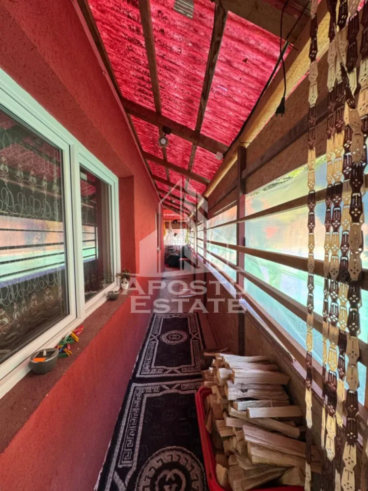 Casa cu 2 camere, zona muntoasa, casa din 2023 sat Criscior, Hunedoara - Agentie imobiliara, APOSTU ESTATE va ofera spre vanzare in Reprezentare Exclusiva si comision 0% pentru cumparator, o casa cu 2 camere semidecomandate, aflata intr-o zona de munte, in localitatea Criscior, din judetul Hunedoara.

Actualul proprietar a ridicat aceasta constructie in anul 2023.

Terenul total este de 307mp si este perfect pentru cei ce doresc sa aiba un loc de refugiu pentru weekend-uri sau pentru cei ce doresc sa traiasca intr-o zona muntoasa si totusi sa nu aiba de ingrijit un teren cu suprafata mare.

Casa are o suprafata utila de aproximativ 50mp + terasa de 15mp, compartimentata astfel:
- 1 dormitor
- 1 sufragerie
- 1 bucatarie inchisa
- 1 baie cu geam
- 1 terasa de 15mp

Confortul termic este asigurat prin intermediul centralei termice pe lemn prin calorifere si este sustinut de izolatia exterioara a imobilului, cu polistiren de 15cm.

In curte exista si 1 garaj si alte anexe, spatii de depozitare.

Casa este racordata la reteaua de apa a satului.

Locuinta se preda la cheie, conform pozelor sau la libera intelegere intre parti.

Oferim consultanta gratuita cu privire la accesarea creditelor bancare pentru achizitii imobiliare.

Nu ezitati sa ne contactati pentru stabilirea unei vizionari sau alte detalii suplimentare.

ID intern: CP3171396

Lead furnizat de catre: https://www.facebook.com/tihna.crisului