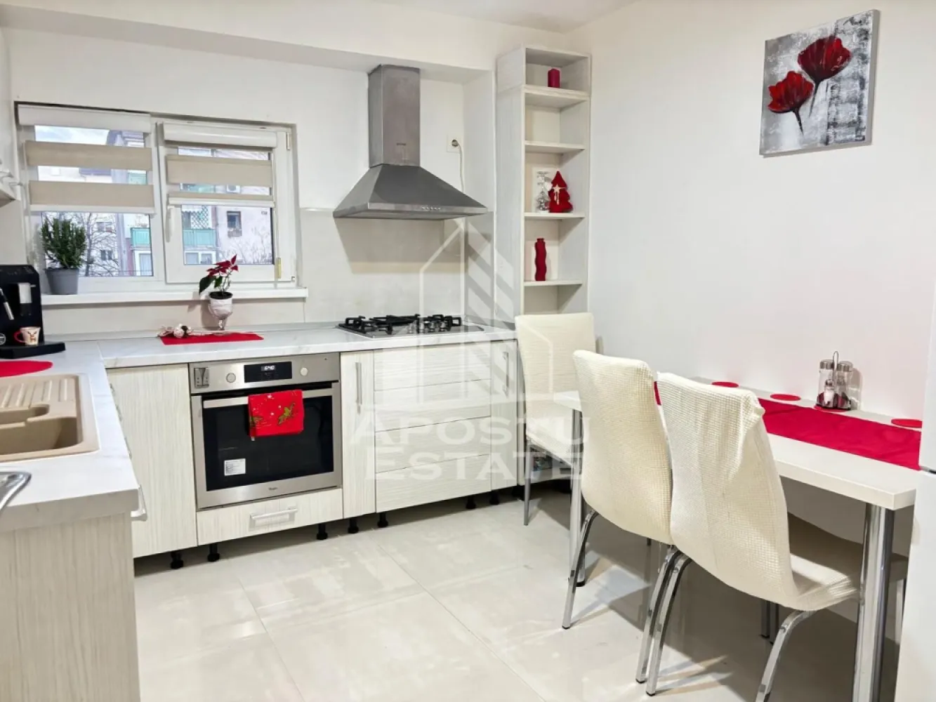Apartament cu 2 camere,de inchiriat,decomandat , Aradului -Timișoara - Agentia imobiliara APOSTU ESTATE va propune spre inchiriere un apartament cu 2 camere, spatios si luminos, situat in zona Aradului , o zona linistita si bine pozitionata din Timisoara, potrivit pentru cupluri,familii, sau studenti care isi doresc o locuinta unde sa se simta confortabil si cu acces facil catre scoli, statii de autobuz, supermarketuri , magazine de zona, parcuri.

Suprafata utila: 55 mp
Compartimentare eficienta:
-Hol de acces generos
-Bucatarie complet mobilata si utilata, cu loc de luat masa
-Living luminos si spatios
-Dormitor mobilat si utilat
-Baie prevazuta cu cada
-Balocon închis 

Confort si facilitati:
-Incalzirea apartamentului: centrala proprie 
-Apartamentul este complet mobilat si utilat de către proprietar 
Localizare:
-Timis,Timisoara, zona Aradului – acces facil spre magazine, supermarketul Profi , Penny , scoli, facultatea de medicina veterinara ,parcuri si mijloace de transport in comun.

Ideal pentru:
-Familii
-Cupluri
-Studenti

Pret chirie lunara: 530 euro 
Programeaza o vizionare pentru a-ti putea imagina viitorul aici!
ID intern: CP3171934