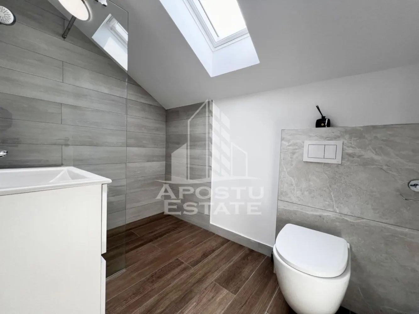 Apartament 3 camere de închiriat, 2 nivele, loc de parcare, Zona Giroc