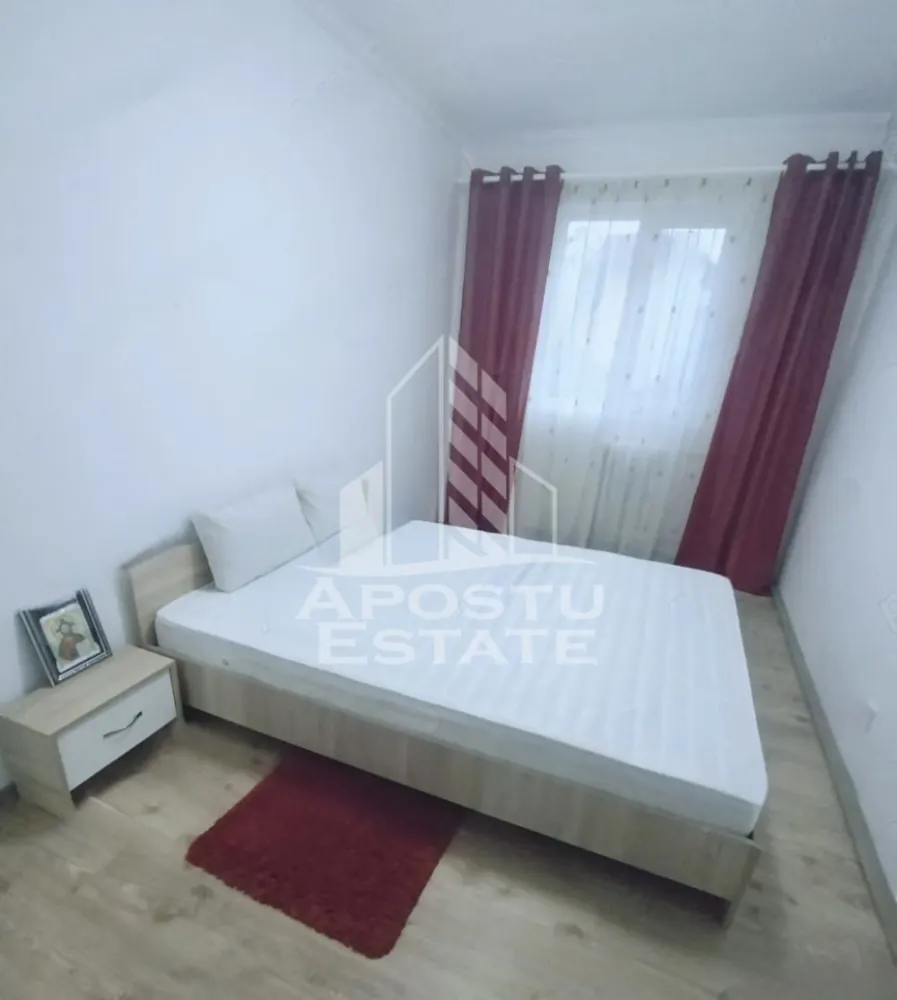 Apartament cu 2 camere , de inchiriat , Zona Sagului , Timisoara - Agentia imobiliara APOSTU ESTATE va propune spre inchiriere un apartament cu 2 camere, spatios si luminos, situat in zona Sagului , o zona linistita si bine pozitionata din Timisoara, potrivit pentru cupluri,familii, sau studenti care isi doresc o locuinta unde sa se simta confortabil si cu acces facil catre scoli, statii de autobuz, supermarketuri , magazine de zona, parcuri.

Suprafata utila: 42 mp
Compartimentare eficienta:
-Hol de acces generos
-Bucatarie complet mobilata si utilata, cu loc de luat masa
-Living luminos si spatios
-Dormitor mobilat si utilat
-Baie prevazuta cu cada

Confort si facilitati:
-Incalzirea apartamentului: colterm - urmează sa se monteze centrala proprie 
-Apartamentul este complet mobilat si utilat de către proprietar 
Localizare:
-Timis,Timisoara, zona Sagului – acces facil spre magazine, in spatele Antalyei , supermarketul Lidl, scoli, parcuri si mijloace de transport in comun.

Ideal pentru:
-Familii
-Cupluri
-Studenti

Pret chirie lunara: 350 euro 
Programeaza o vizionare pentru a-ti putea imagina viitorul aici!
ID intern: CP3171943