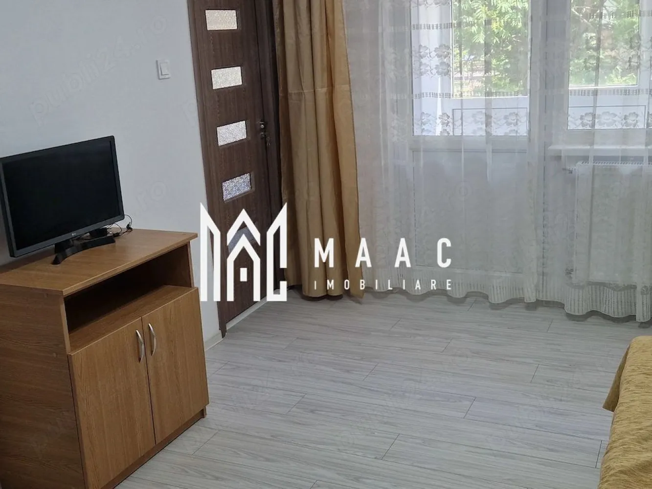 Garsoniera | Zona Centrala | Etaj 1 | 28 mpu| - MAAc Imobiliare vă propune spre vânzare o garsonieră confort 1, situată chiar în zona centrală a orașului. Este proprietatea ideală pentru cei care vor să aibă totul la câțiva pași distanță sau pentru o investiție sigură și profitabilă.De ce să alegi această proprietate?Poziționare ultra-centrală: Ai acces rapid la toate punctele cheie din oraș.Totul pentru familie: Școli de prestigiu și grădinițe în imediata apropiere.Facilități zilnice: Piața agroalimentară și supermarketuri la doar un minut distanță.Mobilitate maximă: Stații pentru mijloacele de transport în comun chiar lângă bloc.Confort sporit: Compartimentare confort 1, spațioasă și excelent structurată.
pentru mai multe detalii sau a programa o vizionare va rugam specificati ID 3170422