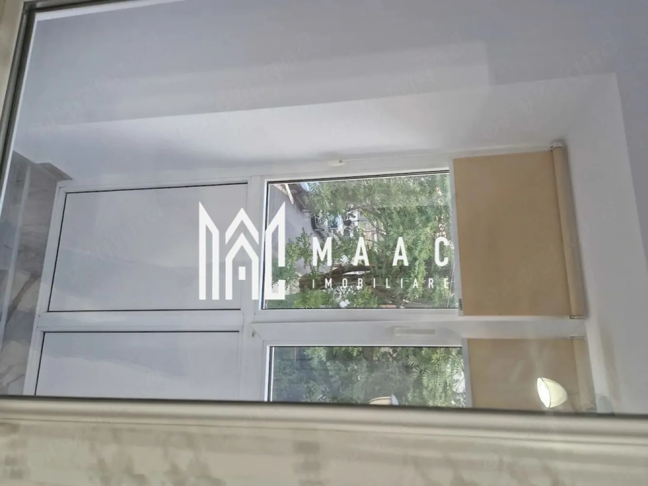Garsoniera | Zona Centrala | Etaj 1 | 28 mpu| - MAAc Imobiliare vă propune spre vânzare o garsonieră confort 1, situată chiar în zona centrală a orașului. Este proprietatea ideală pentru cei care vor să aibă totul la câțiva pași distanță sau pentru o investiție sigură și profitabilă.De ce să alegi această proprietate?Poziționare ultra-centrală: Ai acces rapid la toate punctele cheie din oraș.Totul pentru familie: Școli de prestigiu și grădinițe în imediata apropiere.Facilități zilnice: Piața agroalimentară și supermarketuri la doar un minut distanță.Mobilitate maximă: Stații pentru mijloacele de transport în comun chiar lângă bloc.Confort sporit: Compartimentare confort 1, spațioasă și excelent structurată.
pentru mai multe detalii sau a programa o vizionare va rugam specificati ID 3170422