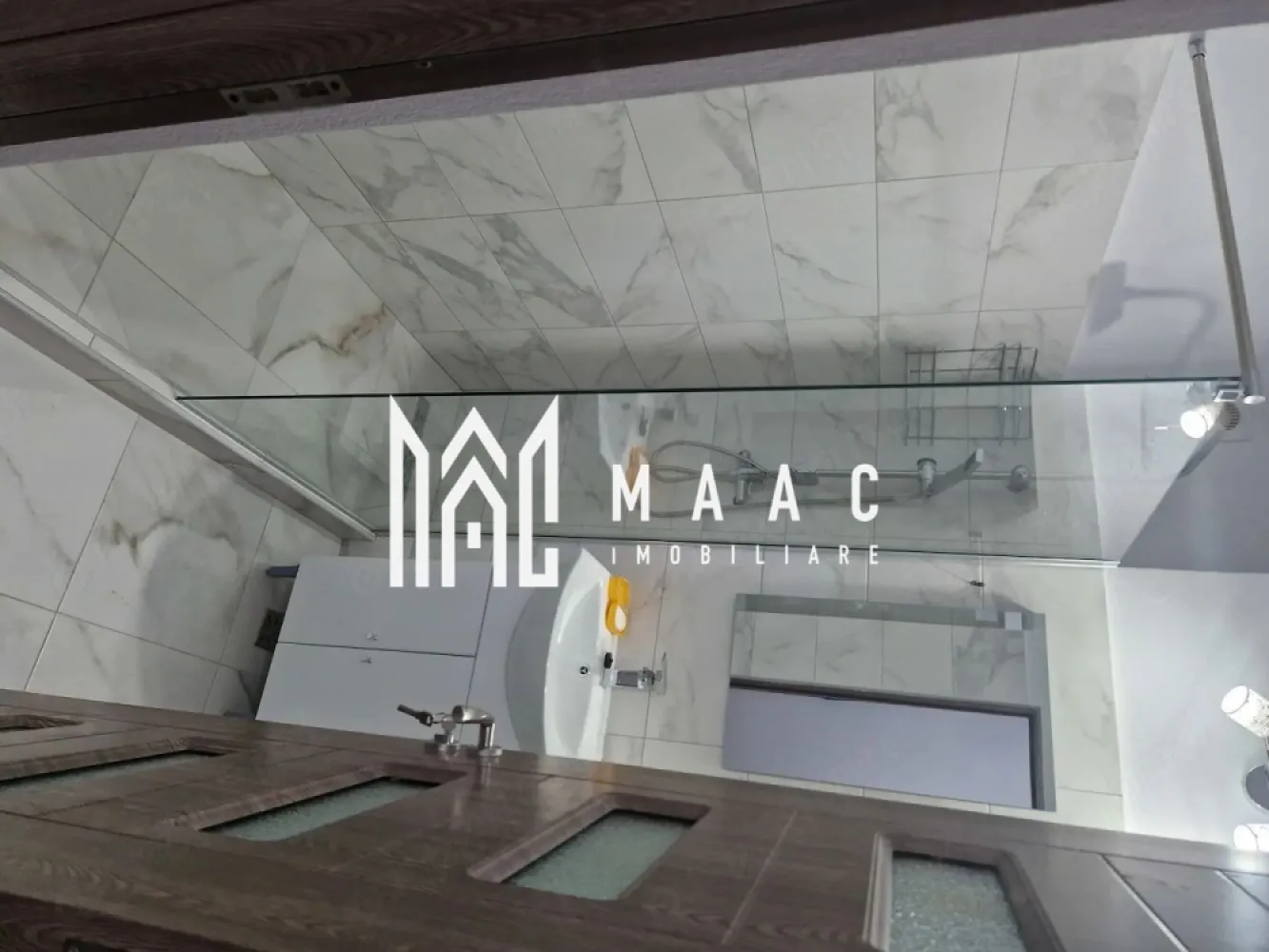 Garsoniera | Zona Centrala | Etaj 1 | 28 mpu| - MAAc Imobiliare vă propune spre vânzare o garsonieră confort 1, situată chiar în zona centrală a orașului. Este proprietatea ideală pentru cei care vor să aibă totul la câțiva pași distanță sau pentru o investiție sigură și profitabilă.De ce să alegi această proprietate?Poziționare ultra-centrală: Ai acces rapid la toate punctele cheie din oraș.Totul pentru familie: Școli de prestigiu și grădinițe în imediata apropiere.Facilități zilnice: Piața agroalimentară și supermarketuri la doar un minut distanță.Mobilitate maximă: Stații pentru mijloacele de transport în comun chiar lângă bloc.Confort sporit: Compartimentare confort 1, spațioasă și excelent structurată.
pentru mai multe detalii sau a programa o vizionare va rugam specificati ID 3170422