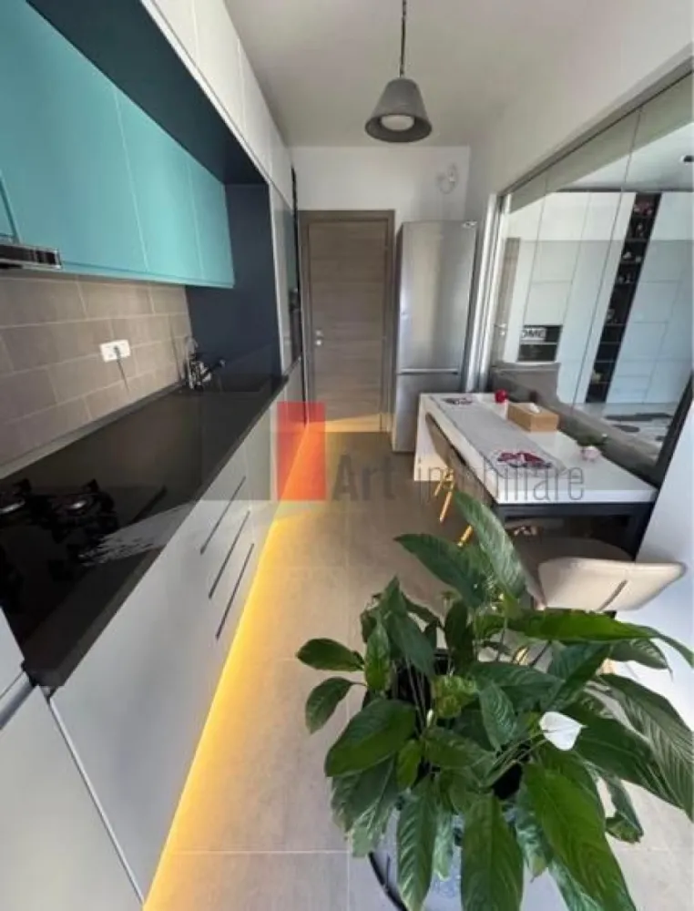 Inchiriezre apartament 2 camere,-Lujerului,21 Residence - Se ofera spre inchiriere apartament 2 camere in 21 Residence, etaj 9/11.

Apartamentul este complet utilat, cu mobila din MDF vopsit, masina de spalat vase, masina de spalat rufe, televizor, centrala proprie. 

Pret: 740 euro/luna.

 Loc de parcare subteran optional/ contra cost.