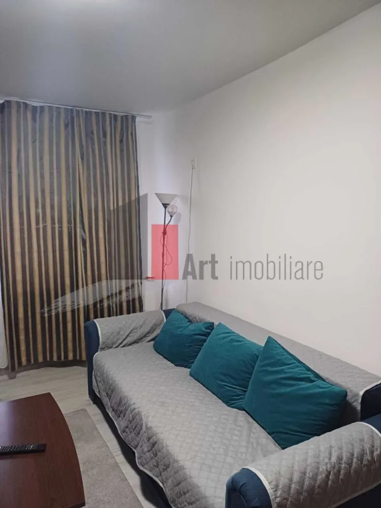 Apartament 2 camere Bd. Obregia - Apartamentul este complet renovat, fiind schimbate instalațiile electrice (pe cupru) și sanitare. Ușile, parchetul au fost înlocuite.Ușa de la intrare este metalică. Suprafața utilă totală de 50 mp include și suprafața balconului, de 6mp. Balconul este închis.
Bucătăria este spațioasă, iar în apartament a fost montat un aparat de aer condiționat.

Imobilul, izolat termic, este la 3 stații de autobuz de Stația de metrou Piața Sudului și Sun Plaza, adică la 10 minute cu mijloacele de transport. Grand Arena este la 2 distații.
STB: 72, 73, N105.

În apropiere sunt școlile 189 și 194, Piața Berceni Sud, Mega Image. 
Apartamentul se vinde mobilat și utilat.

Nu ezitați să mă contactați pentru informații sau stabilirea unei vizionări!