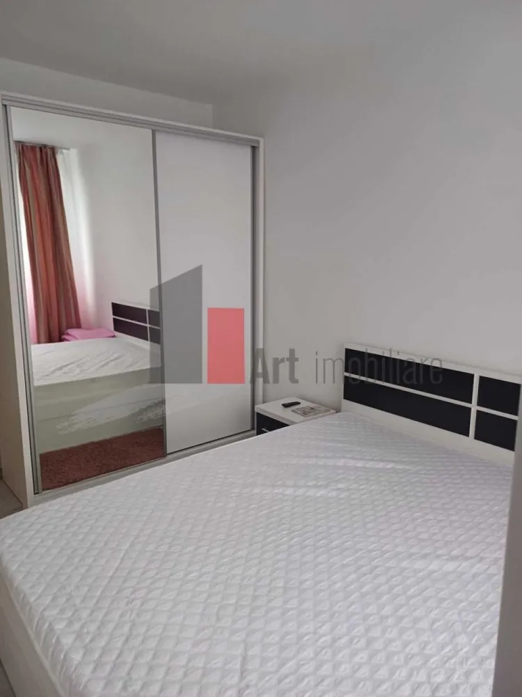 Apartament 2 camere Bd. Obregia - Apartamentul este complet renovat, fiind schimbate instalațiile electrice (pe cupru) și sanitare. Ușile, parchetul au fost înlocuite.Ușa de la intrare este metalică. Suprafața utilă totală de 50 mp include și suprafața balconului, de 6mp. Balconul este închis.
Bucătăria este spațioasă, iar în apartament a fost montat un aparat de aer condiționat.

Imobilul, izolat termic, este la 3 stații de autobuz de Stația de metrou Piața Sudului și Sun Plaza, adică la 10 minute cu mijloacele de transport. Grand Arena este la 2 distații.
STB: 72, 73, N105.

În apropiere sunt școlile 189 și 194, Piața Berceni Sud, Mega Image. 
Apartamentul se vinde mobilat și utilat.

Nu ezitați să mă contactați pentru informații sau stabilirea unei vizionări!