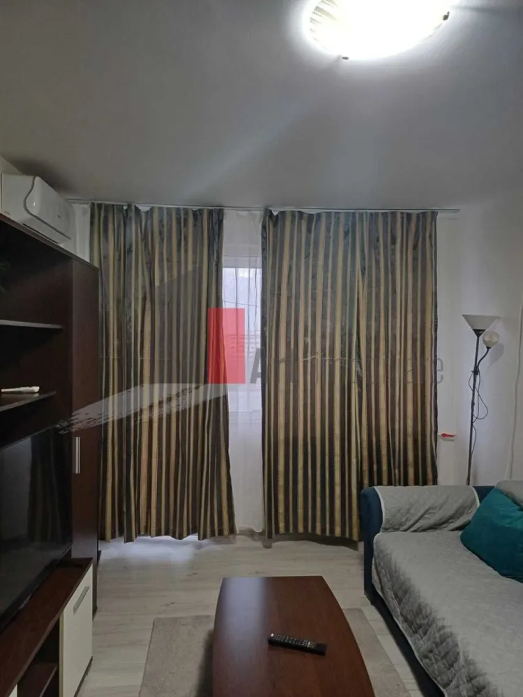 Apartament 2 camere Bd. Obregia - Apartamentul este complet renovat, fiind schimbate instalațiile electrice (pe cupru) și sanitare. Ușile, parchetul au fost înlocuite.Ușa de la intrare este metalică. Suprafața utilă totală de 50 mp include și suprafața balconului, de 6mp. Balconul este închis.
Bucătăria este spațioasă, iar în apartament a fost montat un aparat de aer condiționat.

Imobilul, izolat termic, este la 3 stații de autobuz de Stația de metrou Piața Sudului și Sun Plaza, adică la 10 minute cu mijloacele de transport. Grand Arena este la 2 distații.
STB: 72, 73, N105.

În apropiere sunt școlile 189 și 194, Piața Berceni Sud, Mega Image. 
Apartamentul se vinde mobilat și utilat.

Nu ezitați să mă contactați pentru informații sau stabilirea unei vizionări!