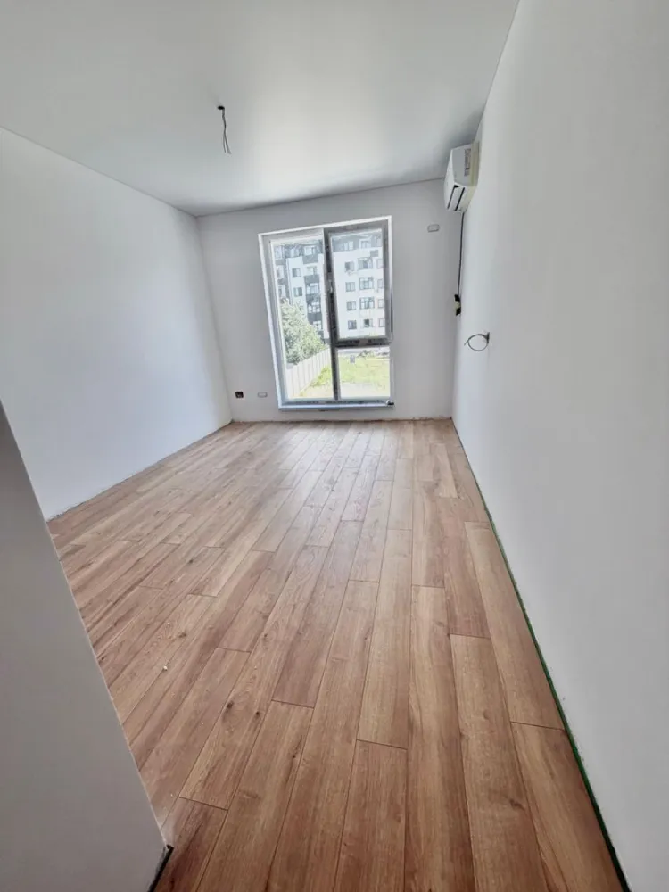 Garsoniera cartier Militari Residence - finalizare iunie 2026 - TVA INCLUS !!

COMISION 0%

Vă prezentăm o garsonieră deosebită, situată în cartierul Militari Residence, într-un bloc modern cu regim de înălțime P+5, poziționat strategic pentru a vă oferi confort și accesibilitate.

Detalii proprietate:

- Tip: Garsonieră
- Etaj: Intermediar
- Finalizare iunie 2026
- Locație: Militari Residence

Avantaje:

- Bloc nou, construit cu materiale de calitate, garantând un standard ridicat de confort.
- Poziție excelentă, în imediata apropiere a mijloacelor de transport în comun, pentru o deplasare facilă către orice zonă a orașului.
- Acces rapid la instituții educaționale (școli publice), centre comerciale, supermarketuri și mall-uri.
- Zonă liniștită, ideală pentru locuit sau investiție.

Acum este momentul să achiziționați locuința visurilor dumneavoastră!

Contactați-ne pentru mai multe detalii și programarea unei vizionări.