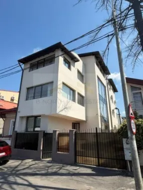 Clădire multifuncțională D+P+2+M, 800 mp, acces dublu și compartimentare flexibi