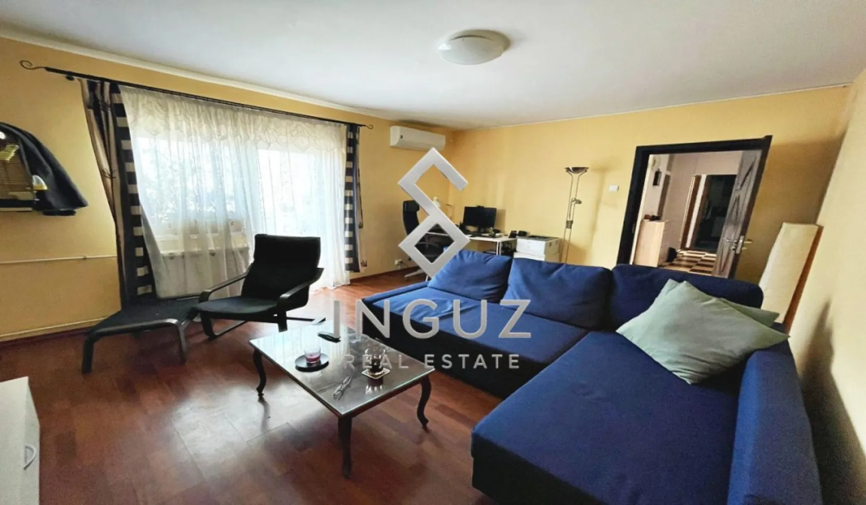 Proprietar inchiriez apartament 2 camere Colentina/Fundeni str Radovanu +loc parcare PET FRIENDLY - DE ÎNCHIRIAT – APARTAMENT 2 CAMERE | COLENTINA – FUNDENI | LOC DE PARCARE | PET FRIENDLY

500 €/lună (ușor negociabil)

Inguz Real Estate vă prezintă spre închiriere un apartament decomandat cu 2 camere, confort 1, situat pe Strada Radovanu, în zona Colentina – Fundeni, una dintre cele mai accesibile și bine conectate zone din București.

DETALII PROPRIETATE

• Suprafață utilă: 68 mp
• Compartimentare decomandată
• Etaj 6 din 8
• Bloc cu lift
• Balcon
• Debara spațioasă
• Loc de parcare privat inclus
• Aer condiționat
• Boiler pentru apă caldă
• Complet mobilat și utilat
• Internet și cablu existente
• PET FRIENDLY – se acceptă animale de companie

COMPARTIMENTARE

• Living generos cu zonă de birou
• Dormitor luminos
• Bucătărie mare, complet echipată
• Baie spațioasă
• Balcon și spații suplimentare de depozitare

LOCAȚIE

• Mega Image Non-Stop chiar în fața blocului
• Carrefour și Lidl în apropiere
• Stația STB 282 în fața imobilului
• Acces rapid către tramvaiul 21
• Aproape de Parcul Plumbuita și Parcul Motodrom
• În vecinătatea Școlii 39, Spectrum Lumina și Liceului Victor Babeș
• Aproape de grădinițe, facultăți și Spitalul Clinic Fundeni

AVANTAJE

• Loc de parcare inclus
• Aer condiționat
• Bloc reabilitat termic
• Zonă liniștită
• Acceptă animale de companie
• Ideal pentru cupluri, familii sau profesioniști

Disponibil din 15 Iulie 2026.

CONDIȚII FINANCIARE

• Chirie: 500 €/lună
• Garanție: 500 €
• Comision agenție: 50% din valoarea unei luni de chirie (250 €)
• Contract de închiriere obligatoriu

Se caută chiriași serioși și pe termen lung.