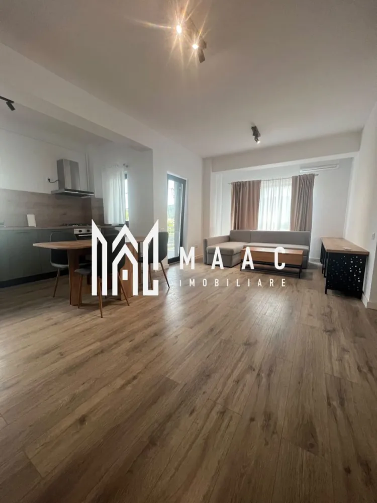 Apartament 3 camere decomandat | Central, Râmnicu Vâlcea | 73 mp, parcare, 2024 - Apartament cu 3 camere decomandat, situat în zona Centrală din Râmnicu Vâlcea, într-un imobil boutique modern cu regim redus de înălțime. Locuința are 73 mp utili, 84 mp total și este potrivită pentru cei care caută o proprietate spațioasă, bine organizată și gata de mutare.

Detalii proprietate:
• etaj 1 din 3
• suprafață utilă 73 mp, suprafață totală 84 mp
• 3 camere, 2 băi, 1 bucătărie
• 2 balcoane
• compartimentare decomandată
• complet mobilat și utilat modern
• finisaje, mobilier și electrocasnice noi
• loc de parcare subteran inclus

Context zonă:
Poziționarea oferă acces rapid către Parcul Zăvoi, parcuri, instituții, zone comerciale și principalele puncte de interes ale orașului. Zona Centrală susține un stil de viață comod, cu acces facil la reperele importante din Râmnicu Vâlcea și avantajul unei locații apreciate pentru mobilitate și confort.

Cod anunț CP3128121. Pentru mai multe detalii și programarea unei vizionări, contactați-ne.