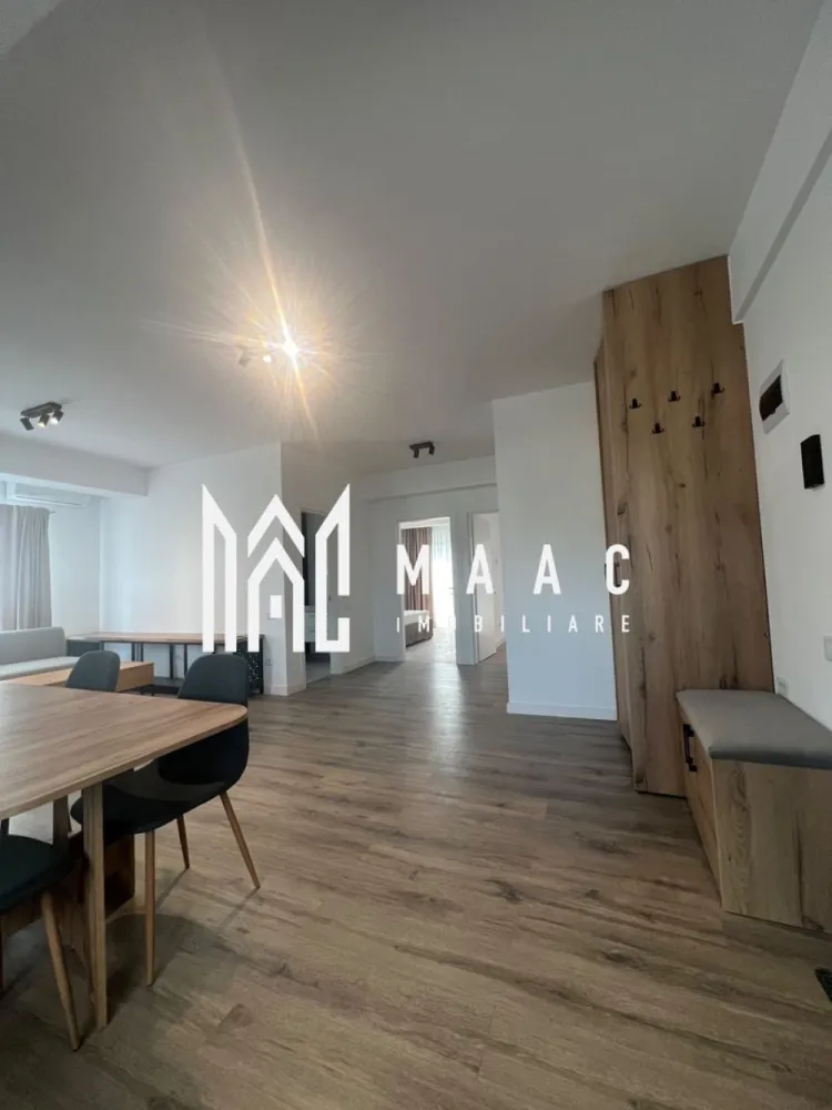 Apartament 3 camere decomandat | Central, Râmnicu Vâlcea | 73 mp, parcare, 2024 - Apartament cu 3 camere decomandat, situat în zona Centrală din Râmnicu Vâlcea, într-un imobil boutique modern cu regim redus de înălțime. Locuința are 73 mp utili, 84 mp total și este potrivită pentru cei care caută o proprietate spațioasă, bine organizată și gata de mutare.

Detalii proprietate:
• etaj 1 din 3
• suprafață utilă 73 mp, suprafață totală 84 mp
• 3 camere, 2 băi, 1 bucătărie
• 2 balcoane
• compartimentare decomandată
• complet mobilat și utilat modern
• finisaje, mobilier și electrocasnice noi
• loc de parcare subteran inclus

Context zonă:
Poziționarea oferă acces rapid către Parcul Zăvoi, parcuri, instituții, zone comerciale și principalele puncte de interes ale orașului. Zona Centrală susține un stil de viață comod, cu acces facil la reperele importante din Râmnicu Vâlcea și avantajul unei locații apreciate pentru mobilitate și confort.

Cod anunț CP3128121. Pentru mai multe detalii și programarea unei vizionări, contactați-ne.