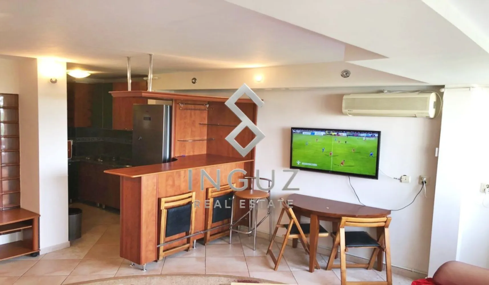 DE ÎNCHIRIAT – APARTAMENT 3 CAMERE | PARC IOR | VEDERE PARC - DE ÎNCHIRIAT – APARTAMENT 3 CAMERE | PARC IOR | VEDERE PARC | LOC DE PARCARE

750 €/lună

Oferim spre închiriere un apartament cu 3 camere, situat într-una dintre cele mai bune zone din București – chiar lângă Parcul IOR, cu vedere directă la parc.

ADRESĂ: Strada Odobești nr. 11, etaj 9

DETALII PROPRIETATE

• 3 camere decomandate
• Suprafață utilă: 70 mp
• Etaj 9 din 13
• Bloc cu lift
• 1 balcon
• Loc de parcare inclus
• Apartament proaspăt vopsit integral cu lavabilă albă
• 3 aparate de aer condiționat (living + 2 dormitoare)
• Centrală proprie pe gaz – apă caldă și căldură
• Baie renovată recent
• Complet mobilat și utilat

AVANTAJE

• Locație excelentă – chiar la Parcul IOR
• Vedere directă la parc
• Zonă verde, liniștită și foarte apreciată
• Acces rapid la metrou Nicolae Grigorescu
• Aproape de magazine, școli și mijloace de transport
• Ideal pentru familie sau cuplu

PREȚ: 750 €/lună
Comision: 50% din valoarea unei luni de chirie
Disponibil imediat