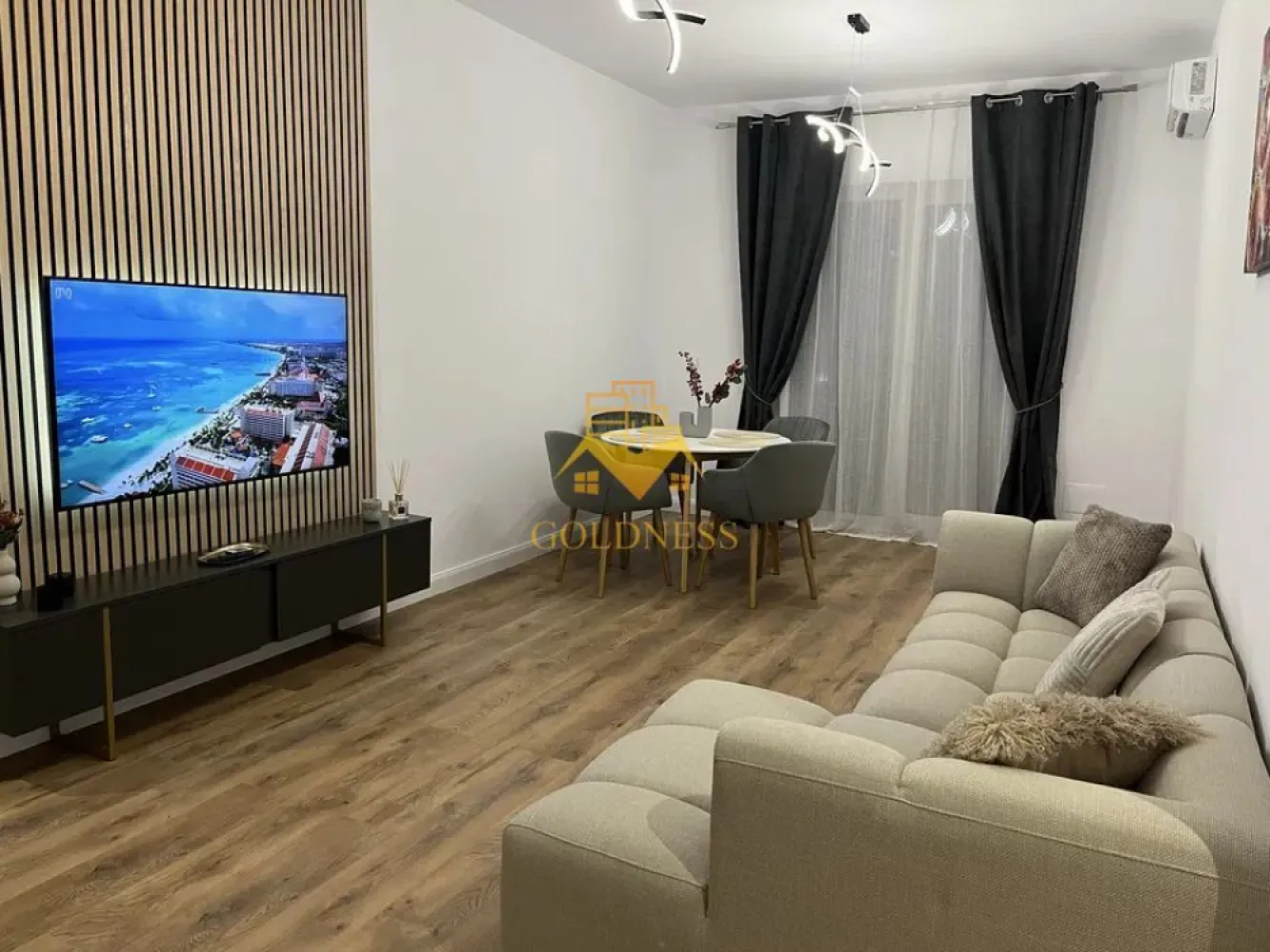 2 camere open space, Parcare, Premium, Elite City, Lidl, Iris - GOLDNESS Imobiliare vă propune spre închiriere un apartament cu 2 camere complet mobilat și utilat, la etajul 5 într-un imobil de 7 etaje, în Cartierul Iris, zona Fabricii.
Dispune de loc de parcare subterana contra cost 50 euro!
Se află în apropierea stațiilor de transport în comun, magazine, restaurante, spații verzi, farmacii, etc. 

Apartamentul este compartimentat astfel:
 - dormitor cu pat matrimonial, dressing, noptiere
 - living cu canapea, comoda tv, televizor, birou, loc de servit masa, aer conditionat, dulap generos 
 - bucatarie complet utilată și mobilată 
 - baie cu dus walk-in, calorifer port prosop și dulap pentru depozitare.
 - terasa de 13 mp cu iesire din toate camerele.

Imobilul este dotat cu toate cele necesare- centrală proprie, frigider, aragaz, hotă, mașină de spălat haine, etc. 

Dacă sunteți interesați de acest apartament și doriți să îl vizionați, dar și pentru alte oferte nu ezitați să ne contactați telefonic sau prin e-mail. Vă stăm la dispoziție!
Pentru intermediere se percepe un comision de 50% din prețul chiriei!