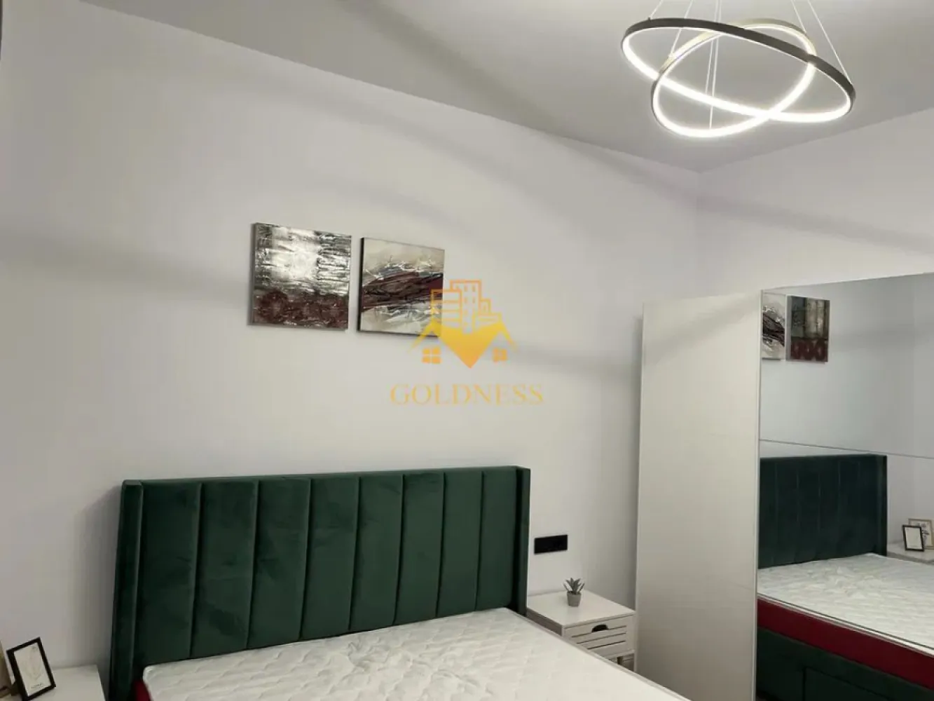 2 camere open space, Parcare, Premium, Elite City, Lidl, Iris - GOLDNESS Imobiliare vă propune spre închiriere un apartament cu 2 camere complet mobilat și utilat, la etajul 5 într-un imobil de 7 etaje, în Cartierul Iris, zona Fabricii.
Dispune de loc de parcare subterana contra cost 50 euro!
Se află în apropierea stațiilor de transport în comun, magazine, restaurante, spații verzi, farmacii, etc. 

Apartamentul este compartimentat astfel:
 - dormitor cu pat matrimonial, dressing, noptiere
 - living cu canapea, comoda tv, televizor, birou, loc de servit masa, aer conditionat, dulap generos 
 - bucatarie complet utilată și mobilată 
 - baie cu dus walk-in, calorifer port prosop și dulap pentru depozitare.
 - terasa de 13 mp cu iesire din toate camerele.

Imobilul este dotat cu toate cele necesare- centrală proprie, frigider, aragaz, hotă, mașină de spălat haine, etc. 

Dacă sunteți interesați de acest apartament și doriți să îl vizionați, dar și pentru alte oferte nu ezitați să ne contactați telefonic sau prin e-mail. Vă stăm la dispoziție!
Pentru intermediere se percepe un comision de 50% din prețul chiriei!