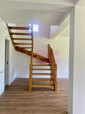 Duplex în vilă, 4 camere, renovat 2025, curte 250 mp, Mogoșoaia