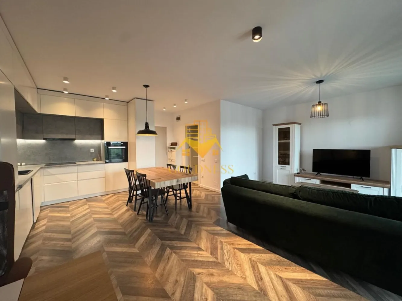 2 camere, open space, LUX, parcare, Zorilor, zona LIDL, Frunzisului - GOLDNESS Imobiliare vă propune spre închiriere un apartament complet mobilat și utilat, la Parter într-un imobil de 14 etaje, în cartierul Zorilor. Apartamentul este compartimentat astfel:
 - dormitor cu pat matrimonial, dressing, noptiere
 - living cu bucatarie open-space complet utilată, canapea extensibla, loc de servit masa 
 - baie cu cada, calorifer port prosop inox și dulap pentru depozitare.
 - terasa de 22 mp.
 
Imobilul este dotat cu toate cele necesare- centrală proprie, mașină de spălat haine, frigider, plită electrică, hotă, TV, etc. 
Se află în apropierea stațiilor de transport în comun, magazine, restaurante, spații verzi, farmacii, etc. 
Dispune de parcare subtenara inclusa in pret!

Dacă sunteți interesați de acest apartament și doriți să îl vizionați, dar și pentru alte oferte sau detalii nu ezitați să ne contactați telefonic sau prin e-mail - goldnessimobiliare@gmail.com. Vă stăm la dispoziție!