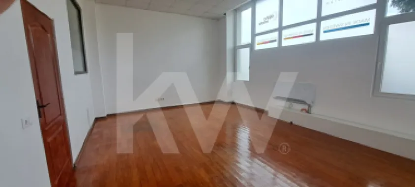 De Închiriat ,spațiu comercial/birouri – parter, acces stradal direct