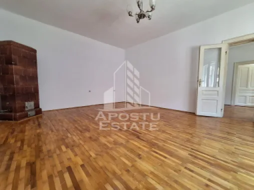 Spatiu de birou sau apartament cu 3 camere, 85 mp utili, Boul Rosu