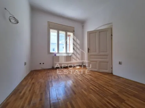 Spatiu de birou sau apartament cu 3 camere, 85 mp utili, Boul Rosu