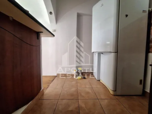 Spatiu de birou sau apartament cu 3 camere, 85 mp utili, Boul Rosu