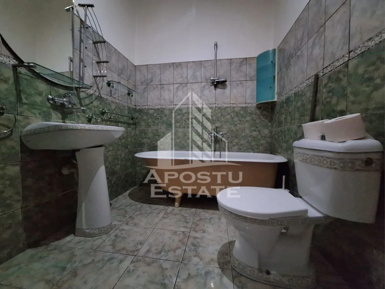 Spatiu de birou sau apartament cu 3 camere, 85 mp utili, Boul Rosu