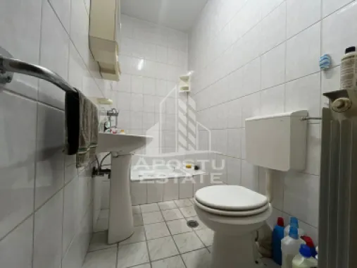 Casa individuala cu 4 camere, teren 404 mp,acces auto,garaj, Girocului