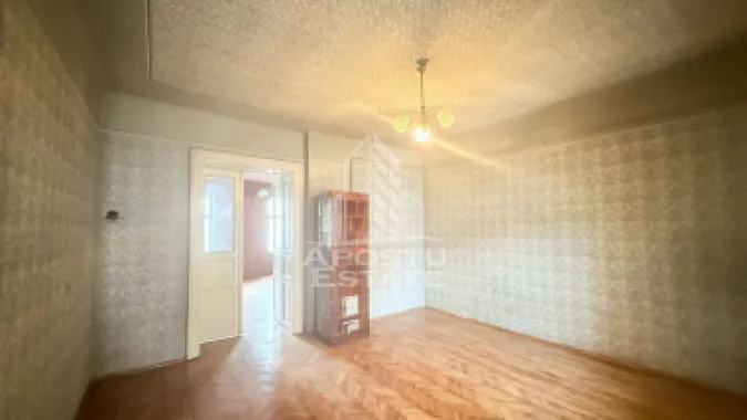 Apartament 3 camere, in Piata Maria, cladire in curs de reabilitare