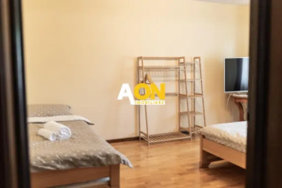 Casa 5 Camere, 2 Bai, 1900 mp Teren, Zona Oarda