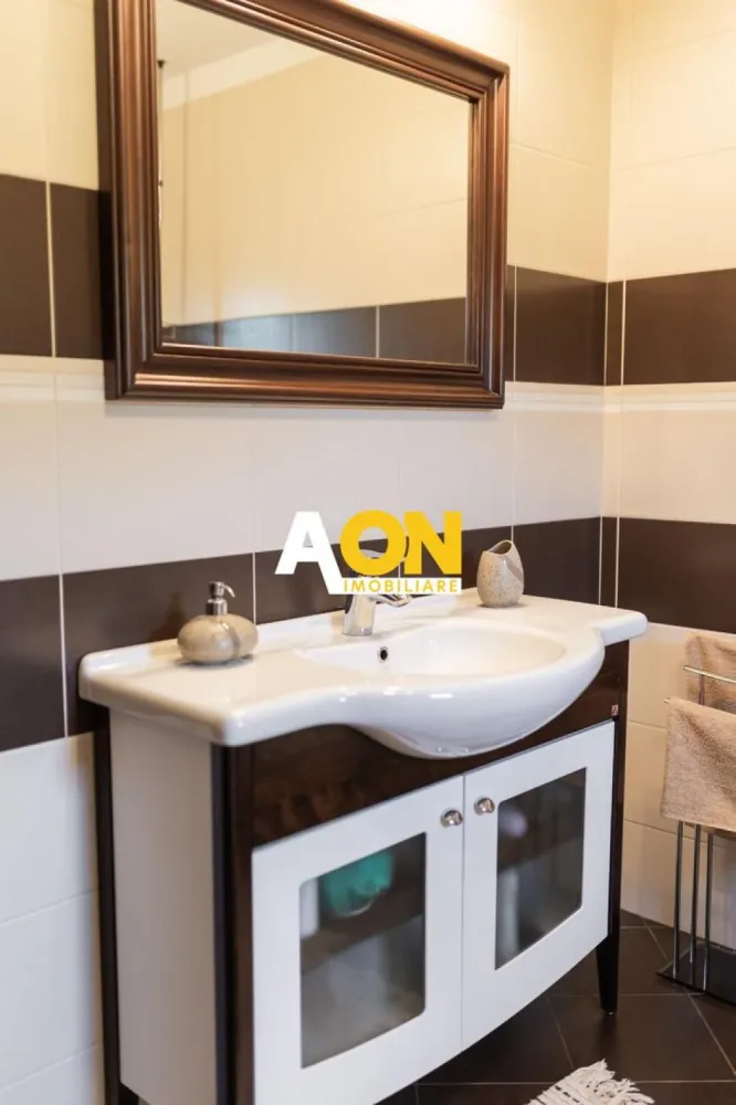 Casa 5 Camere, 2 Bai, 1900 mp Teren, Zona Oarda