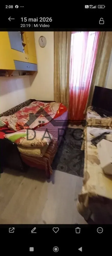 Garsoniera Mureșeni (Tg Mureș) - Vând garsonieră tip azomures,in cartierul Mureșeni pe strada Hunedoarei 15 o zona buna
Se vinde cu tot ce este în ia!!
Mobila in camera și în hol sus pe perete făcute pe comanda,pat(de 3 ani) ,măsuță,mașina de spalat Samsung (de 3 ani), tv Samsung,frigider,boiler nou,cuptor cu microunde nou,parchet nou,termopan cu plasa de țânțari și o ușă metalică solida!
Blocul dispune de supraveghere video pe fiecare palier
 Pentru o înțelegere sunați la numărul 07******70