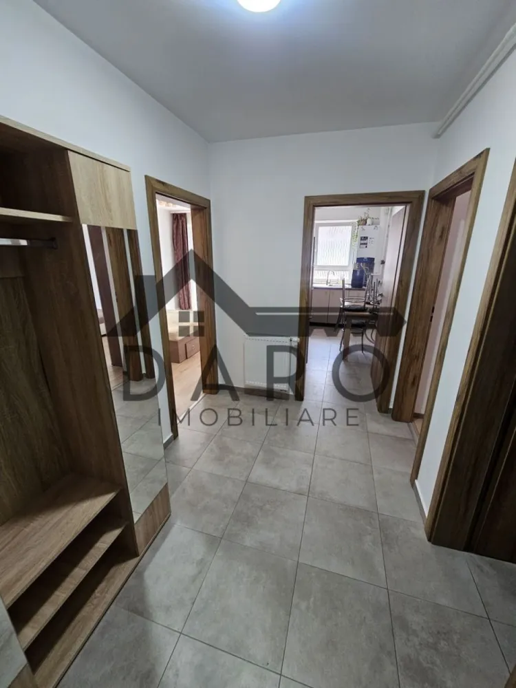 Proprietar Inchiriez apartament doua camere Maurer - Proprietar Inchiriez apartament doua camere Maurer Residence 
Este mobilat/utilat cum se vede in poze.
În prețul afișat intra si o parcare terana (langa bloc) si o boxă depozitare la subsol. Apartamentul este situat la parter 
Se închiriază pe termen lung minim 12 luni.
Compartimentare
-1 baie
-1 dormitor
-1 dressing
-1 living 
-1 bucătărie 

NU SE ACCEPTA ANIMALE DE COMPANIE SI FAMILIE CU COPII! 
NU COLABOREZ CU AGENTII IMOBILIARE! 
Prețul este de 400 euro /luna plus 400 euro garanție.