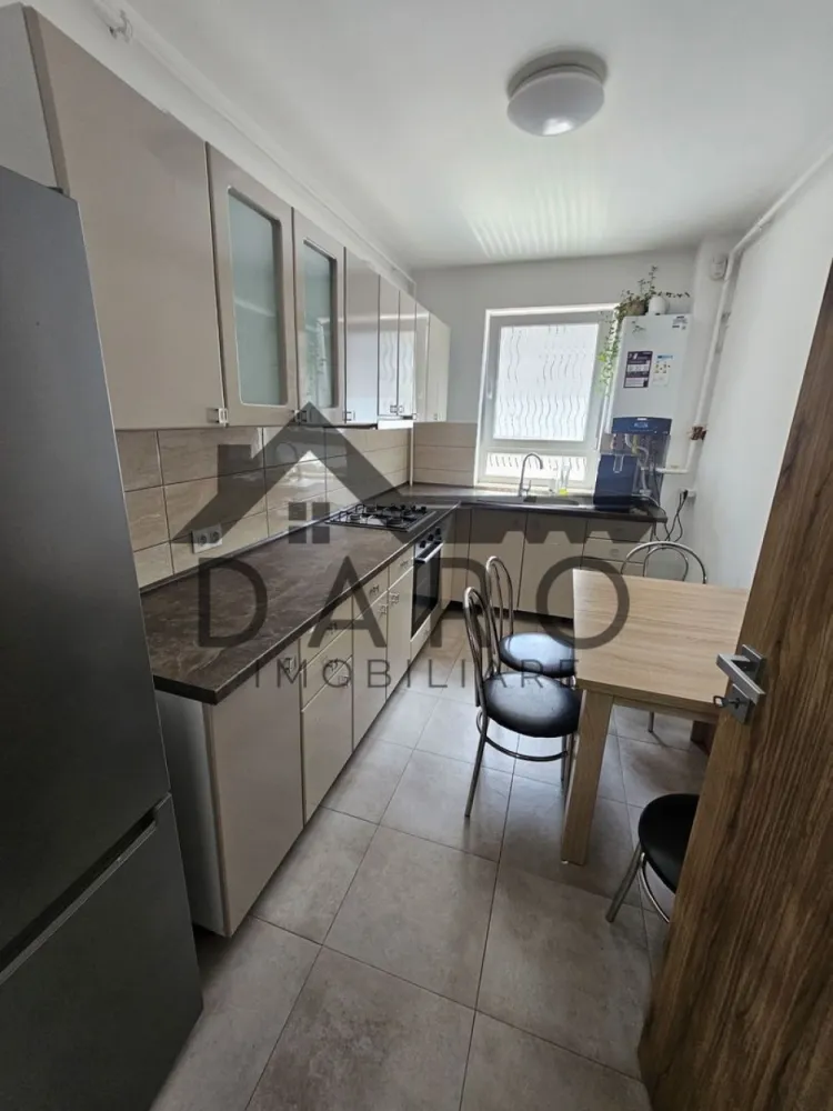 Proprietar Inchiriez apartament doua camere Maurer