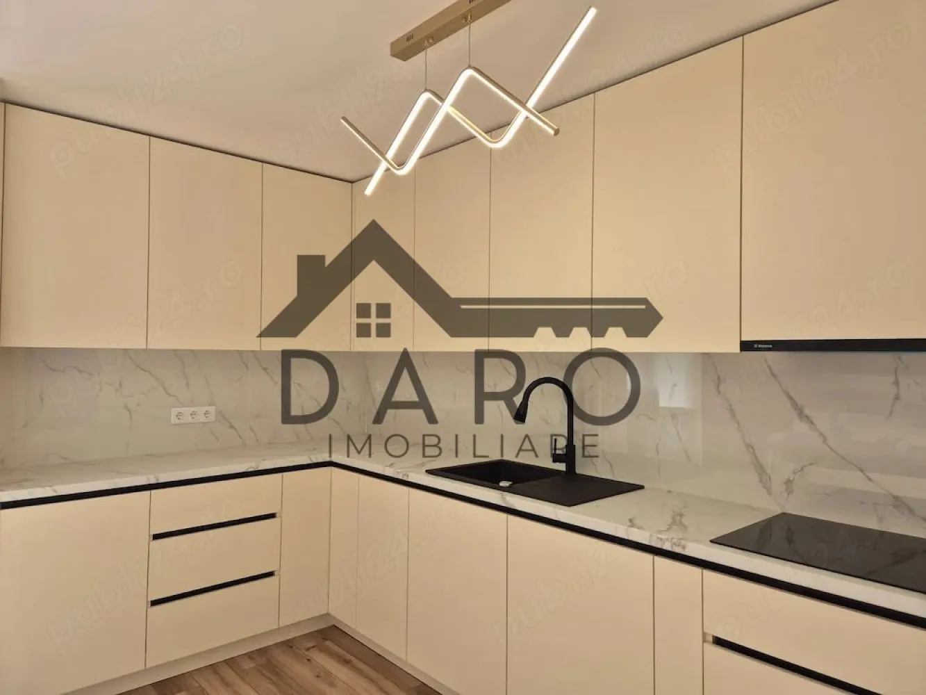 Apartament premium 2 camere cu parcare și boxa incluse - PRIMA ÎNCHIRIERE | Apartament Premium 2 camere | Parcare + Boxă incluse | Unirii

Dacă îți dorești un apartament în care totul este nou și pregătit pentru primul locatar, acesta poate fi noul tău acasă.

Situat în cartierul Unirii, pe strada Prof. Dr. Vasile Săbădeanu, într-un bloc nou, recent finalizat, apartamentul îmbină designul modern, confortul și funcționalitatea într-un spațiu luminos și elegant.

 Suprafață utilă: 58,4 mp
 Terasă: 7,1 mp
 Etaj 1, cu lift
 Loc de parcare inclus
 Boxă pentru depozitare inclusă

Compartimentare:
 Living spațios și luminos
 Bucătărie separată, complet mobilată și utilată
 Dormitor confortabil
 Baie modernă
 Terasă privată

Electrocasnice:
 Mașină de spălat vase Whirlpool
 Frigider Beko
 Plită Beko
 Cuptor electric Electrolux
 Mașină de spălat haine Beko
 Uscător de haine Beko

Avantaje:
 Prima închiriere
 Mobilier și electrocasnice noi
 Bloc nou cu lift
 Costuri reduse de întreținere
 Zonă liniștită și acces facil către oraș
 Parcare și boxă incluse în preț

 Chirie: 550 lună
 Garanție: 2 luni

Un apartament amenajat cu atenție la detalii, ideal pentru o persoană sau un cuplu care apreciază confortul, calitatea și liniștea.

Pentru detalii și programarea unei vizionări, vă stau cu drag la dispoziție.