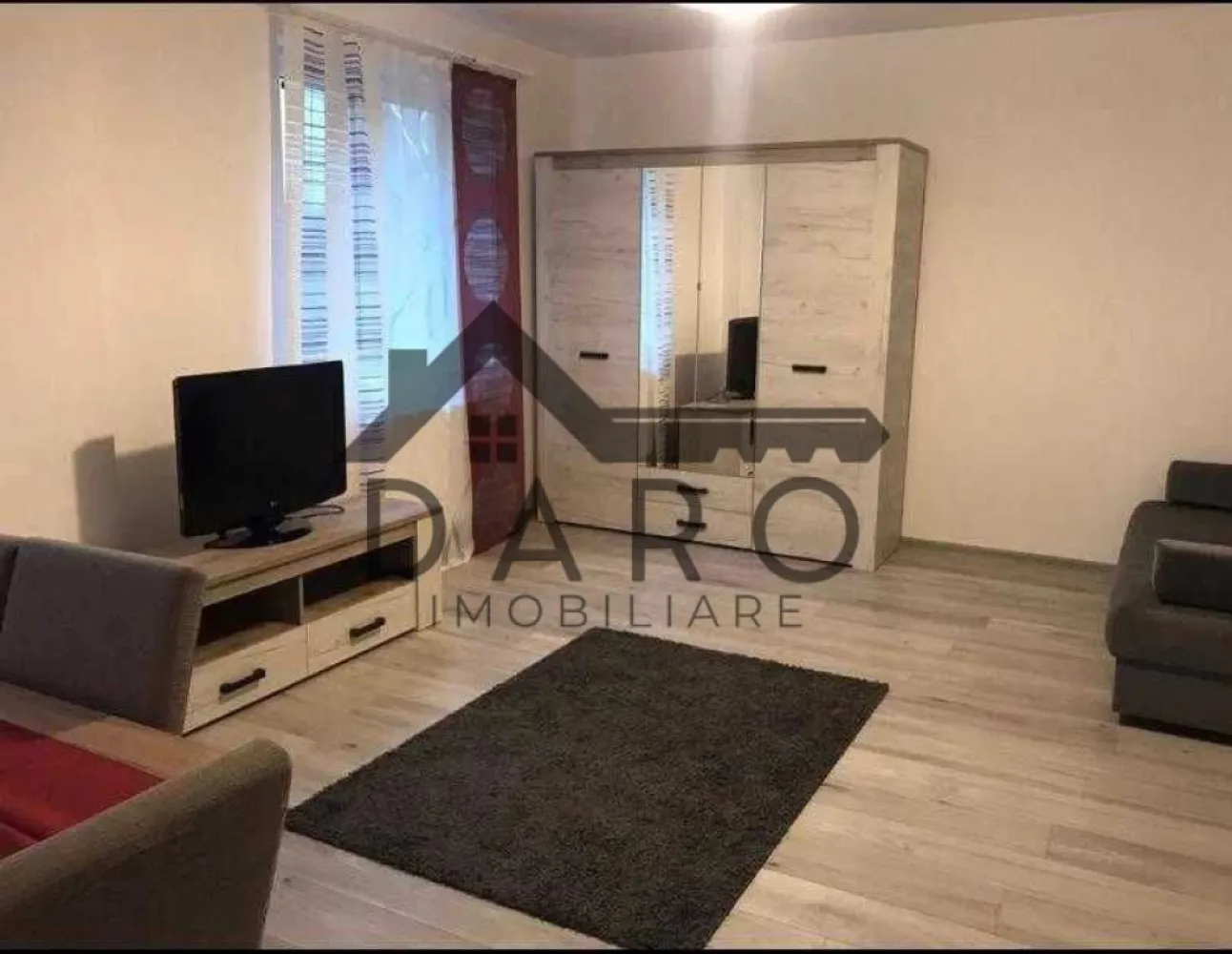 Apartament 1 cameră mobilat și utilat - str Gloriei, Tudor - Închiriez apartament cu o cameră în bloc nou pe strada Gloriei.

Apartamentul este situat la parter inalt, intr-un bloc modern, izolat, cu costuri de intretinere mici. Acesta este mobilat și utilat pentru un confort maxim.

Prețul este de 1500 RON pe lună. Apartamentul poate fi ocupat din 1 Iulie. Se percepe garanție contravaloarea unei chirii.
