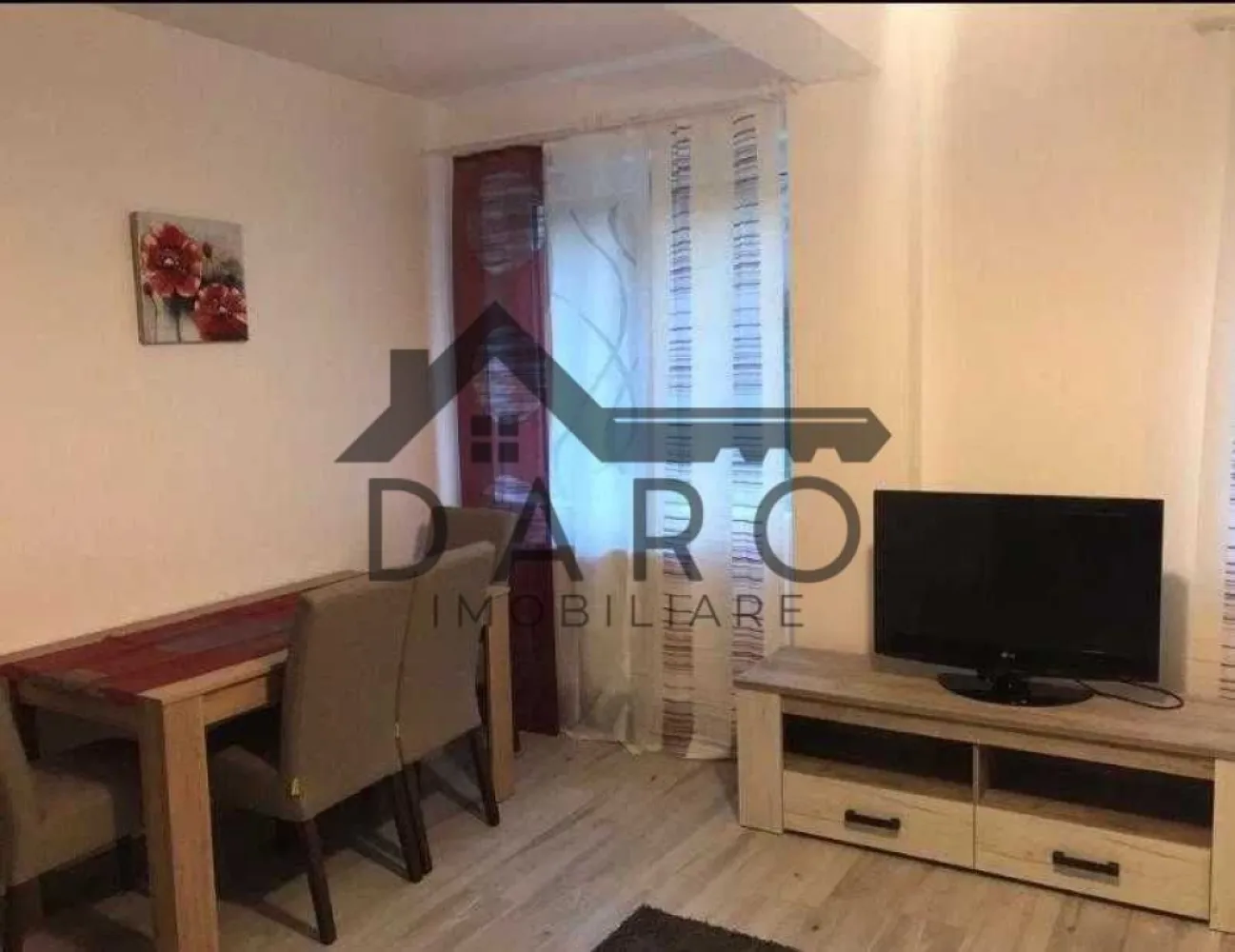 Apartament 1 cameră mobilat și utilat - str Gloriei, Tudor - Închiriez apartament cu o cameră în bloc nou pe strada Gloriei.

Apartamentul este situat la parter inalt, intr-un bloc modern, izolat, cu costuri de intretinere mici. Acesta este mobilat și utilat pentru un confort maxim.

Prețul este de 1500 RON pe lună. Apartamentul poate fi ocupat din 1 Iulie. Se percepe garanție contravaloarea unei chirii.