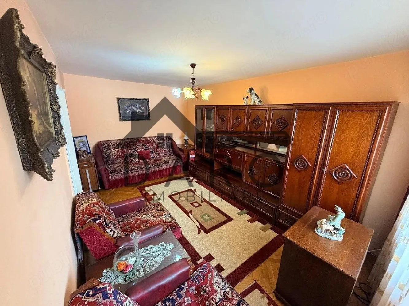 apartament doua camere de inchiriat - Apartament de inchiriat,luminos,curat,bine intretinut,situat p
in b-dul 1848 Dambu,compus din doua camere,bucatarie,baie,camara,balcon( confort unu),etajul 4 din 10,gata pregatit pentru mutare imediata.
acces facil la autobuse,magazine,farmacii,piata agroalimentara,scoala,gradinita.