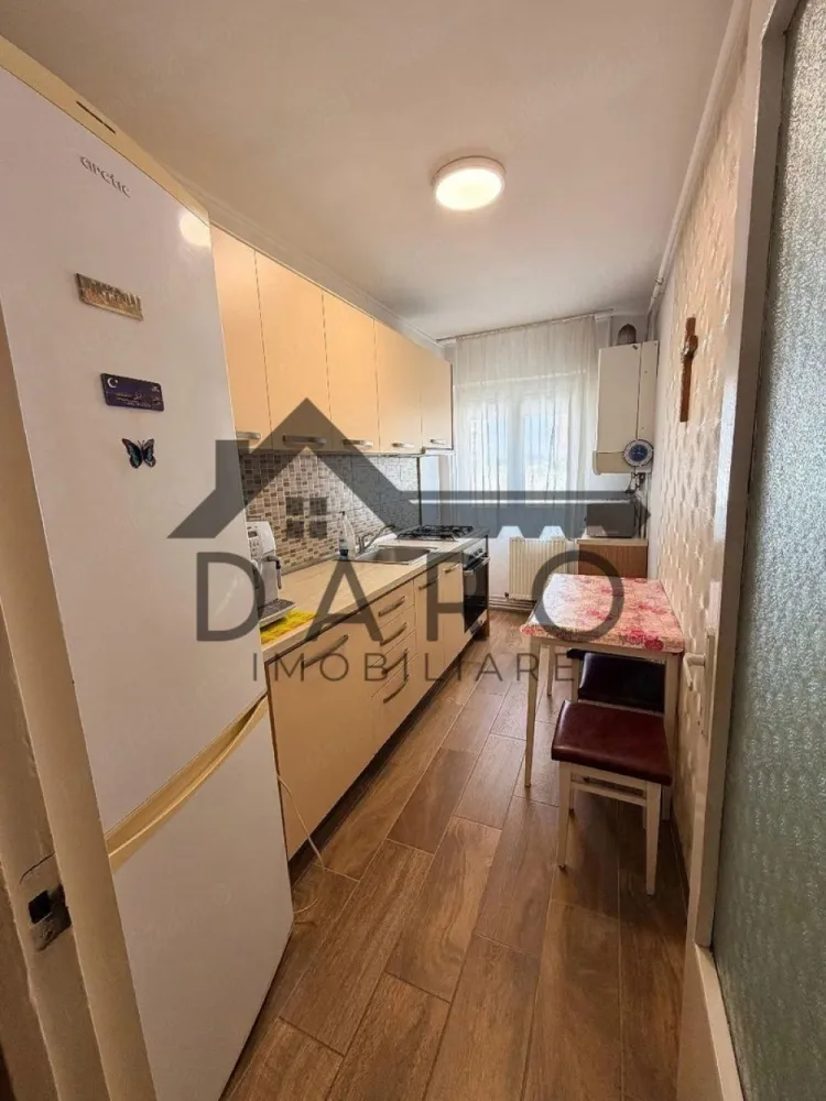 apartament doua camere de inchiriat - Apartament de inchiriat,luminos,curat,bine intretinut,situat p
in b-dul 1848 Dambu,compus din doua camere,bucatarie,baie,camara,balcon( confort unu),etajul 4 din 10,gata pregatit pentru mutare imediata.
acces facil la autobuse,magazine,farmacii,piata agroalimentara,scoala,gradinita.
