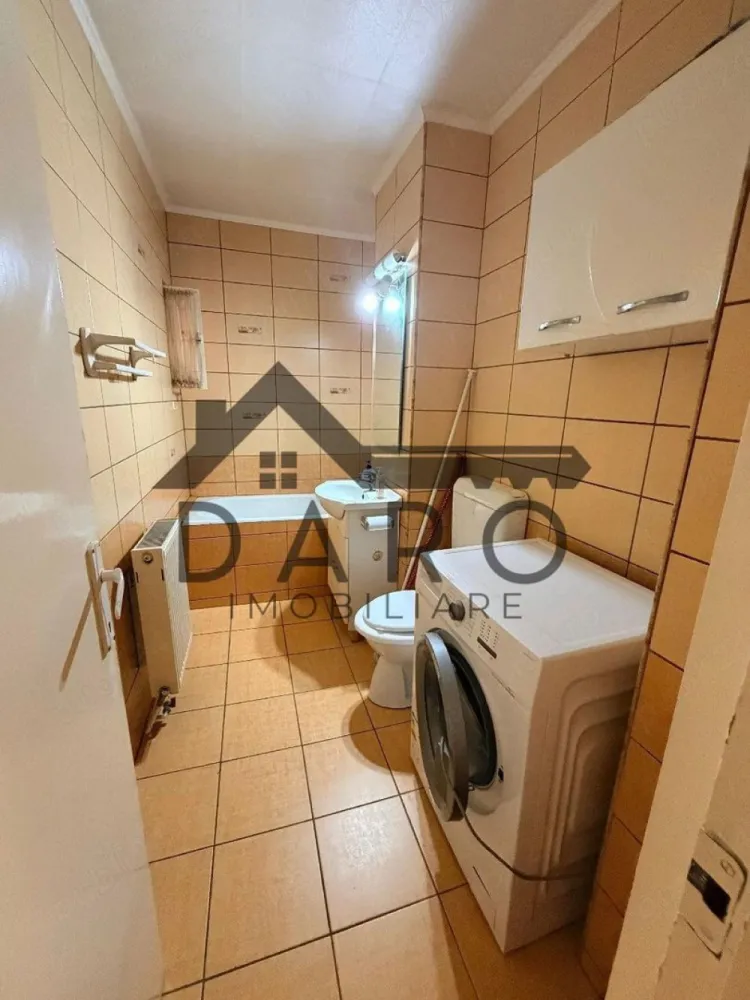 apartament doua camere de inchiriat - Apartament de inchiriat,luminos,curat,bine intretinut,situat p
in b-dul 1848 Dambu,compus din doua camere,bucatarie,baie,camara,balcon( confort unu),etajul 4 din 10,gata pregatit pentru mutare imediata.
acces facil la autobuse,magazine,farmacii,piata agroalimentara,scoala,gradinita.