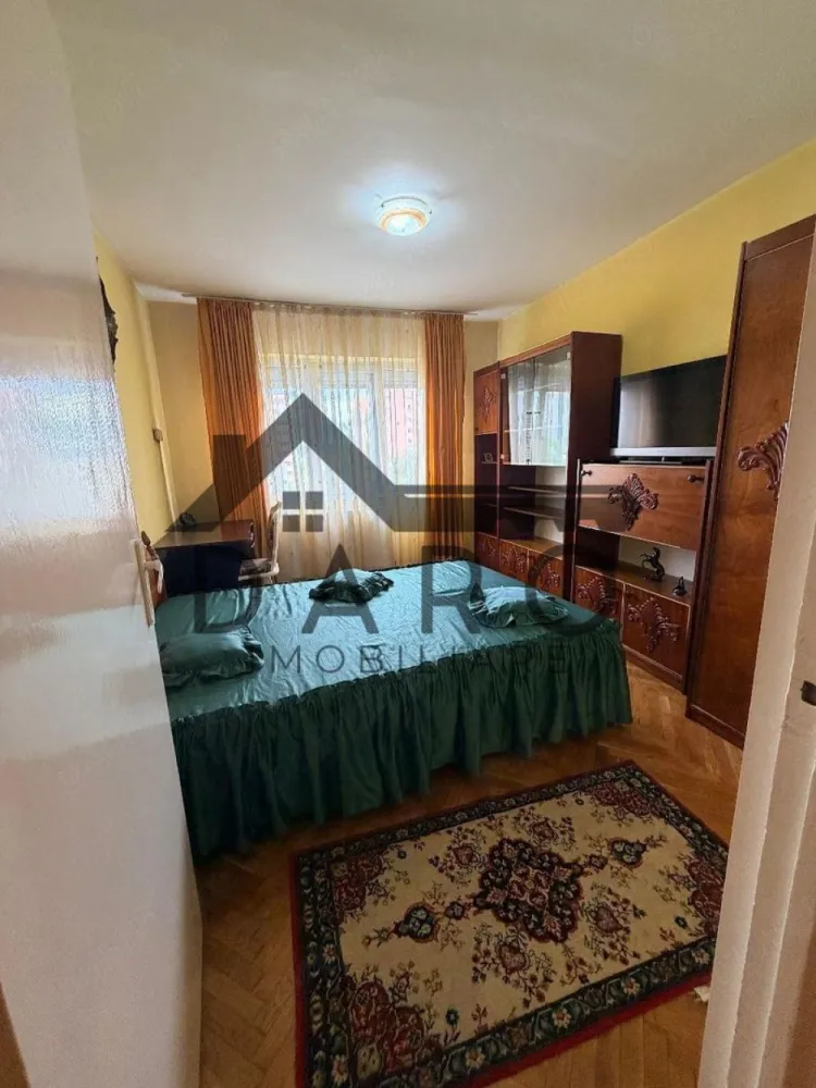 apartament doua camere de inchiriat - Apartament de inchiriat,luminos,curat,bine intretinut,situat p
in b-dul 1848 Dambu,compus din doua camere,bucatarie,baie,camara,balcon( confort unu),etajul 4 din 10,gata pregatit pentru mutare imediata.
acces facil la autobuse,magazine,farmacii,piata agroalimentara,scoala,gradinita.