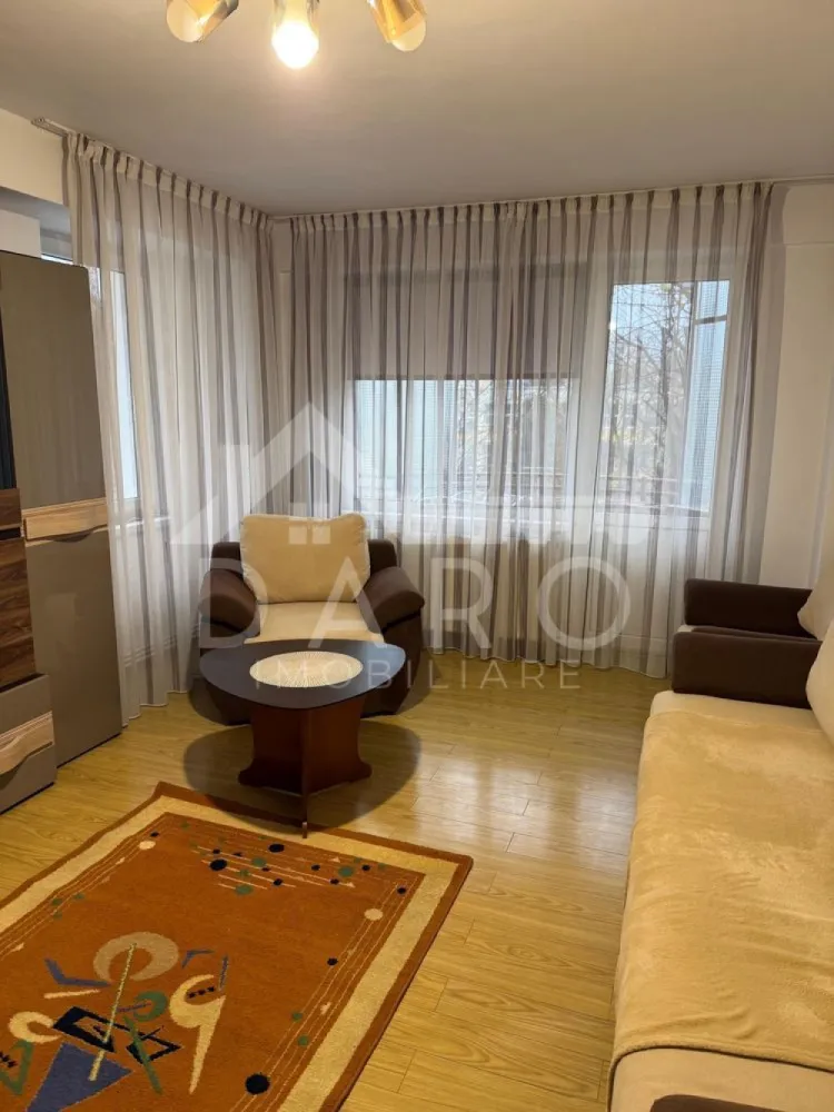 Inchiriez apartament cu 2 camere - Inchiriez apartament cu 2 camere ultracentral , situat intre Poli 2 si ANAF . Apartamentul este in suprafata de 66 mp, cu balcon la fiecare camera, aer conditionat , centrala termica , mobilat si utilat cu de toate . Apartamentul se afla la etajul 3 din 4 .