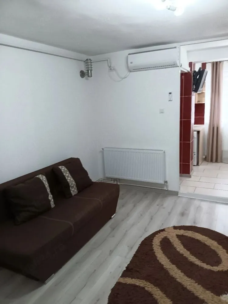 De Inchiriat apartament 1camera Mazepa 1, G-uri etaj 2/7, 1450 lei - Se oferă spre închiriere un apartament cu 1 cameră, situat în zona Mazepa 1, la etajul 2 din 7, într-un imobil bine întreținut.
Apartamentul este complet mobilat și utilat, pregătit pentru mutare imediată și oferă confort și funcționalitate pentru o persoană sau un cuplu. Dispune de:
- aer condiționat
- centrală termică proprie 
- mobilier complet
- electrocasnice necesare pentru un trai confortabil
Zona este foarte bine poziționată, cu acces rapid către magazine, transport, puncte de interes și facilități urbane.
Disponibil imediat.
Chirie 1450 lei/luna.
Garantie returnabila 1450 lei.
Se percepe comision de tranzactionare.
Pentru detalii și programarea unei vizionări, vă rog să mă contactați 0741.030.291 Marilena, Agentia Mag Invest.
